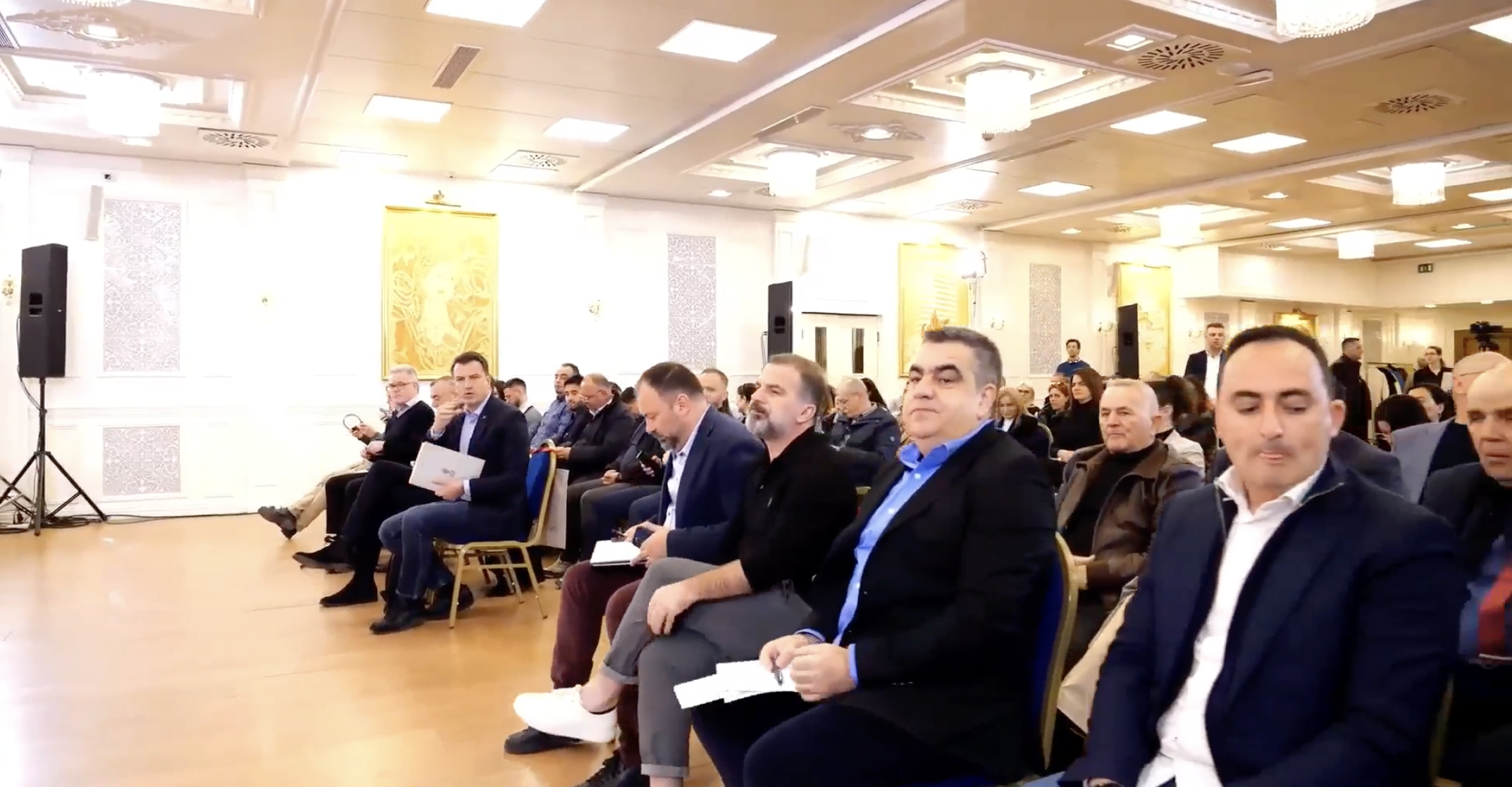 I nxiu faqen me aksident et e frikshme në Tirane , Veliaj zhduk nga takimi Nadir Causholli n e Green Line : Rrugëtimi nga burgu te transporti publik dhe kërcenimi ndaj kryeqytetasve