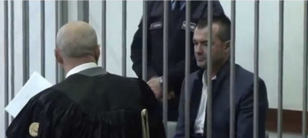 Nadir Causholli pas hekurave kur u arrestua per mashtrim me ilacet e rimbursushme