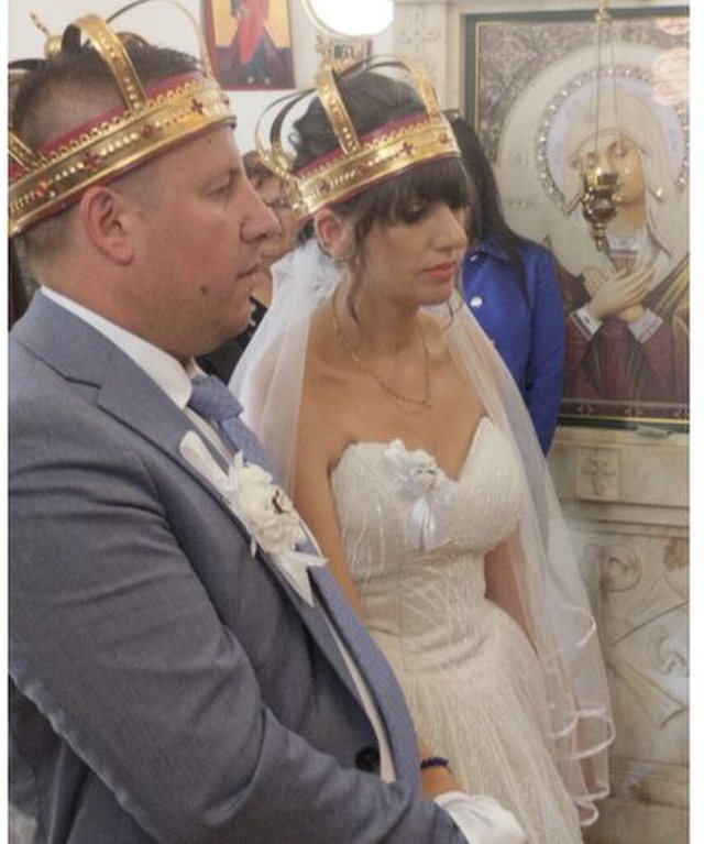 “U njohëm në Durrës”, shqiptarja martohet me një serb: Tani ndihem serbe!