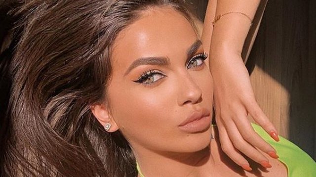 298D12C9-99F8-4AD7-A042-99703060F634