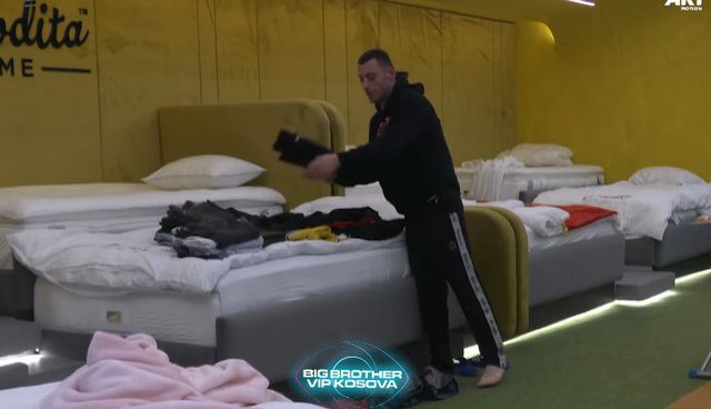 DB98B83B-6AD3-4245-95DF-2959FFC42CC9