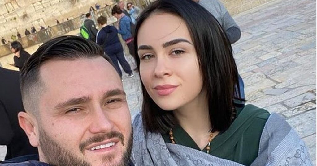 FB4FE3C7-DD30-40A0-B79C-5C778E35E457