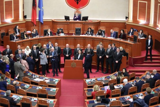 0E84AE63-ED90-474B-B6B0-40ECF6212061