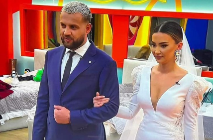 4BA5B0AE-59FC-40E8-8385-2475109D6304