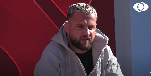 D4534B45-D956-442C-8D60-01D47F4DC341