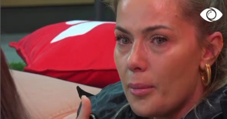 DE3F6DBC-41AF-475F-8271-D8C0A59B0F00