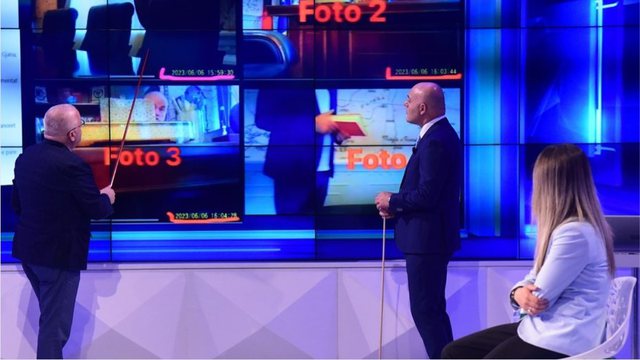 5B259429-D491-4B7F-9A79-761EA1A6E78C