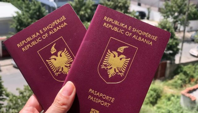 -640-0-pasaporta-shqiptare-1265x720-1676397509