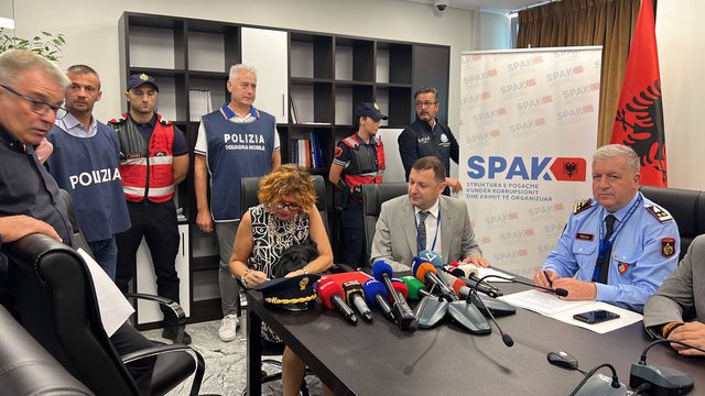 6511836C-AC43-417F-B413-8EB25AC19A6F