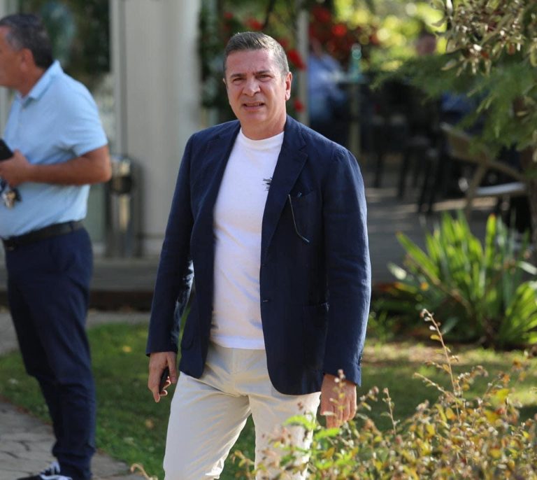 809206C5-BB11-437D-A583-924C2E937903