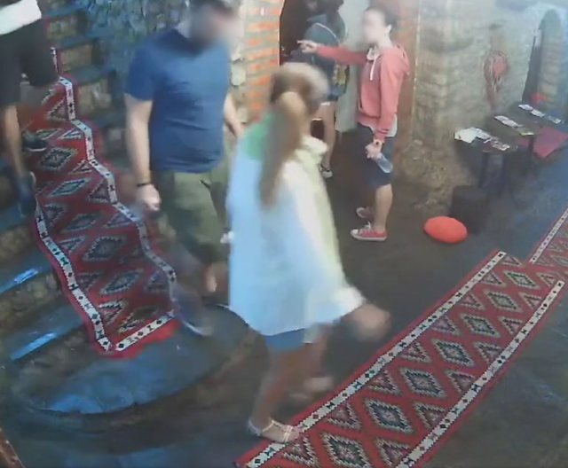 -640-0-jkt7ky6k6kk-blurr-1692191433