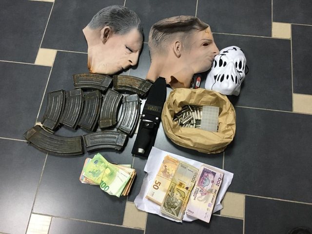 -640-0-maska-dhe-karikatore-te-sekuestruar-nga-forcat-speciale-gjate-operacionit-metamorfoza-1693936282