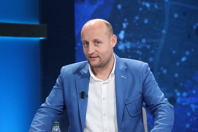 -640-0-elton-qyno-ne-emisonin-top-story-ne-top-channel-tv-1702507373