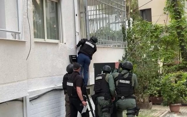 -640-0-negociator-policia-1715795940