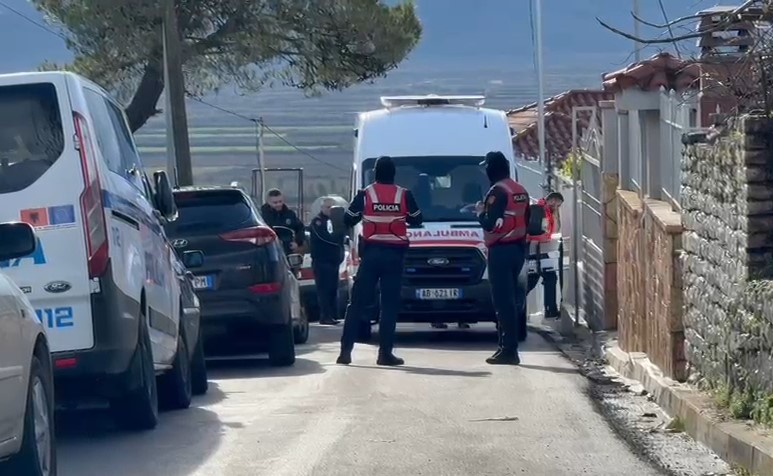 ambulance sarande policia