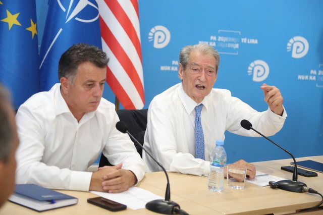 -640-0-164a488d5ea90be666e8f4c36932bd2a