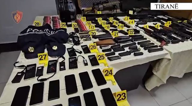 -640-0-arme-baze-kriminale-1761730658