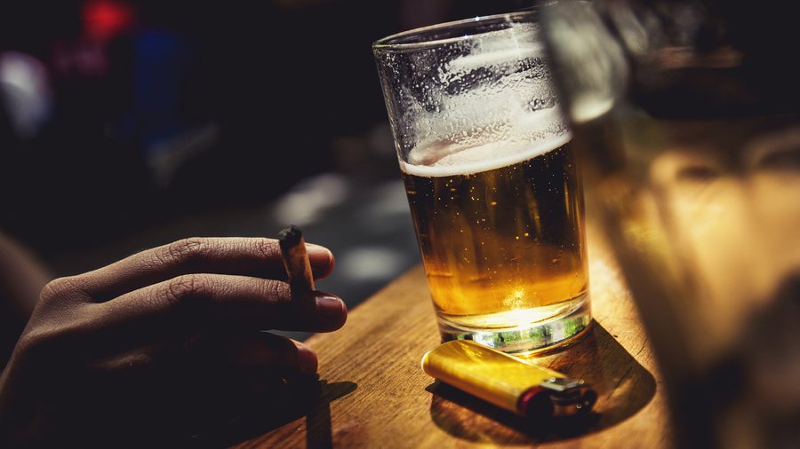 -900-0-1760435111xsmoking-wide-e73e9eed1c534f34b366e22c40b3871302fa4793-133