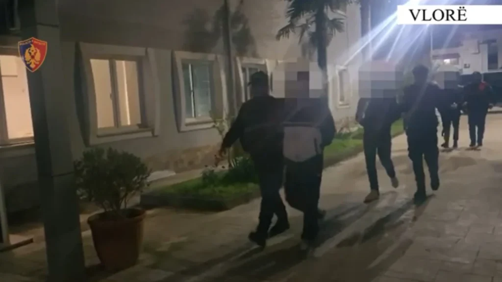 Tre-persona-te-arrestuar-ne-Vlore-per-pengmarrjen-dhe-dhunimin