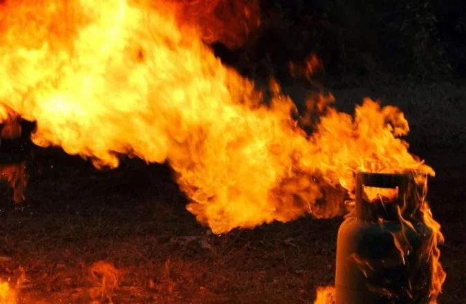 auto_Nje-bombol-gazi-shperthen-674x4501762325613-1-674x440-1