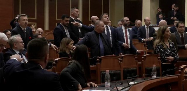 -640-0-tensioneee-770x376-1-1775563927