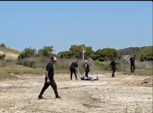 Screenshot-nga-video-te-publikuara-nga-aktiviste-qe-tregojne-policine-private-duke-hequr-zvarre-nje-protestues-1