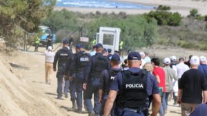 -1000-0-policia-gjate-protestes-se-banoreve-dhe-aktivisteve-mjedisore-ne-zvernec-6a1af6e768467