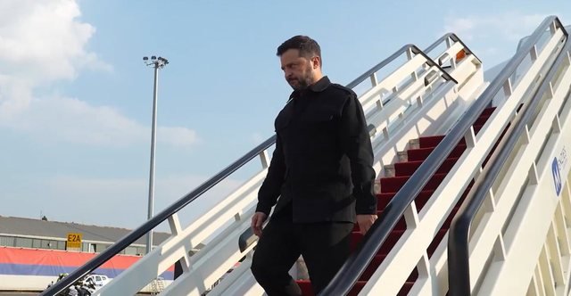 -640-0-maketa-zelensky-6aa1bb546a49d-1788986202